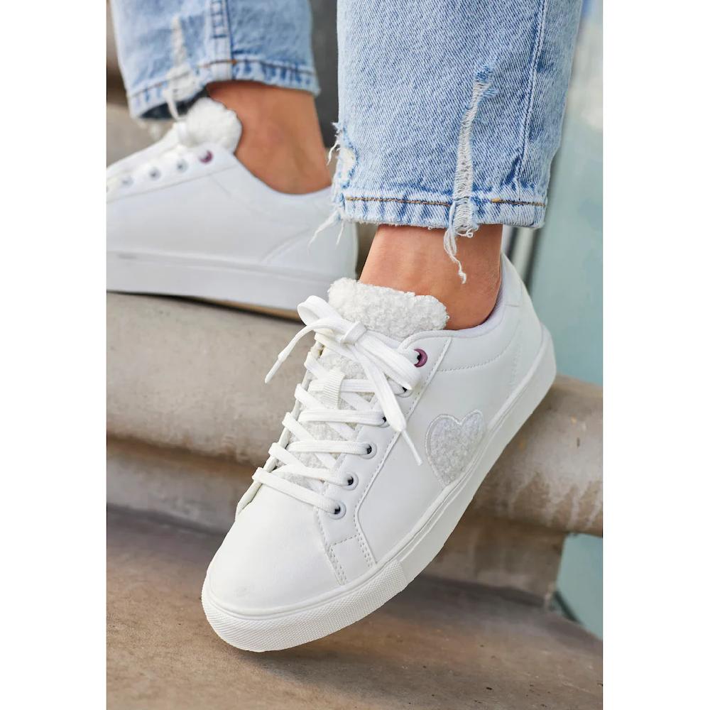 LASCANA Sneaker Freizeitschuh Halbschuh Mit Kleinem Herz Patch VEGAN Online Bestellen