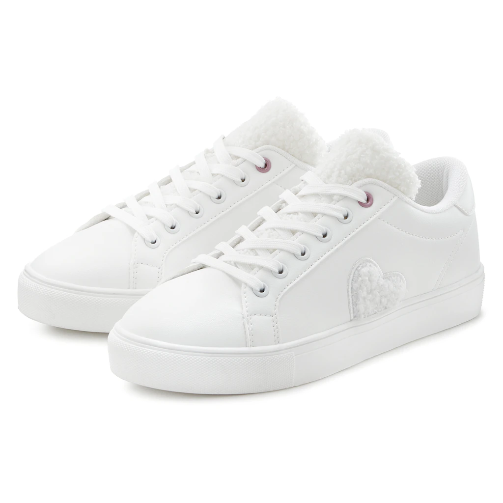 LASCANA Sneaker Freizeitschuh Halbschuh mit kleinem Herz Patch VEGAN online bestellen