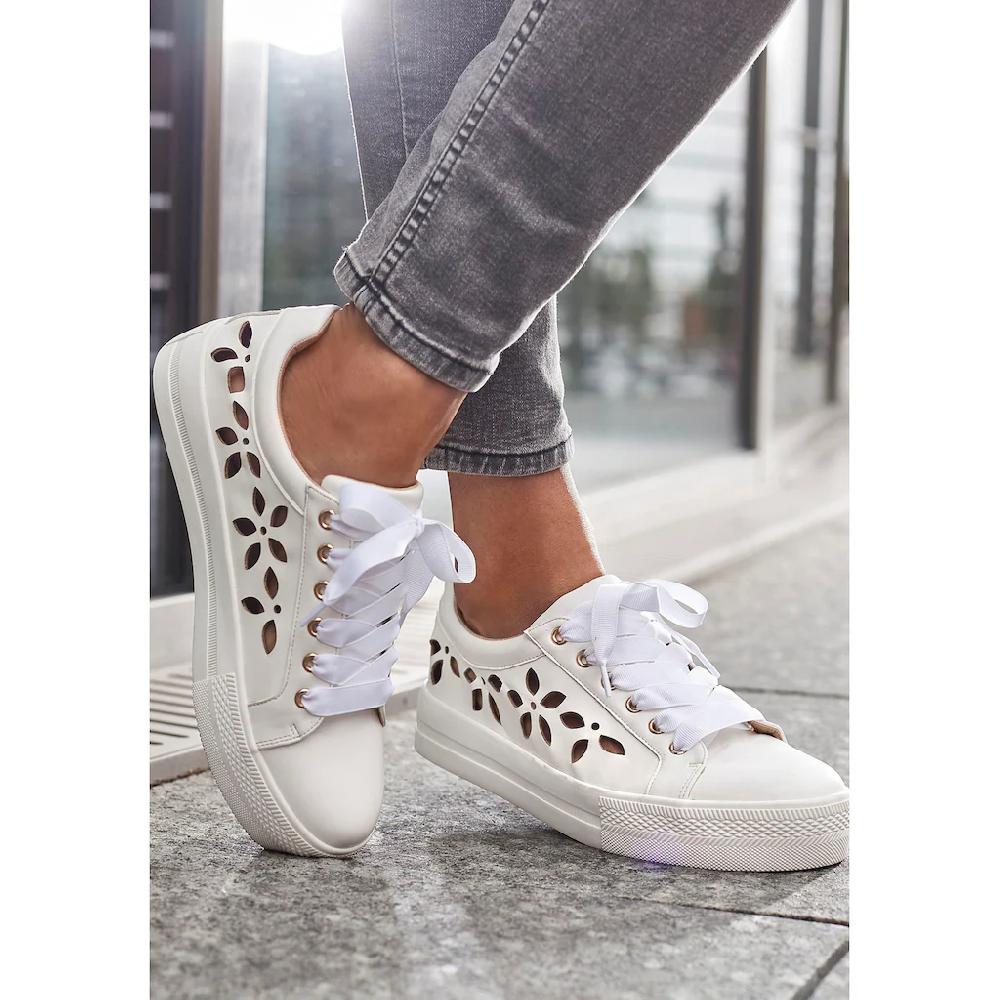 LASCANA Sneaker Mit Kleinen Cut-Outs Schnürhalbschuhe Freizeitschuhe VEGAN ▷ Für