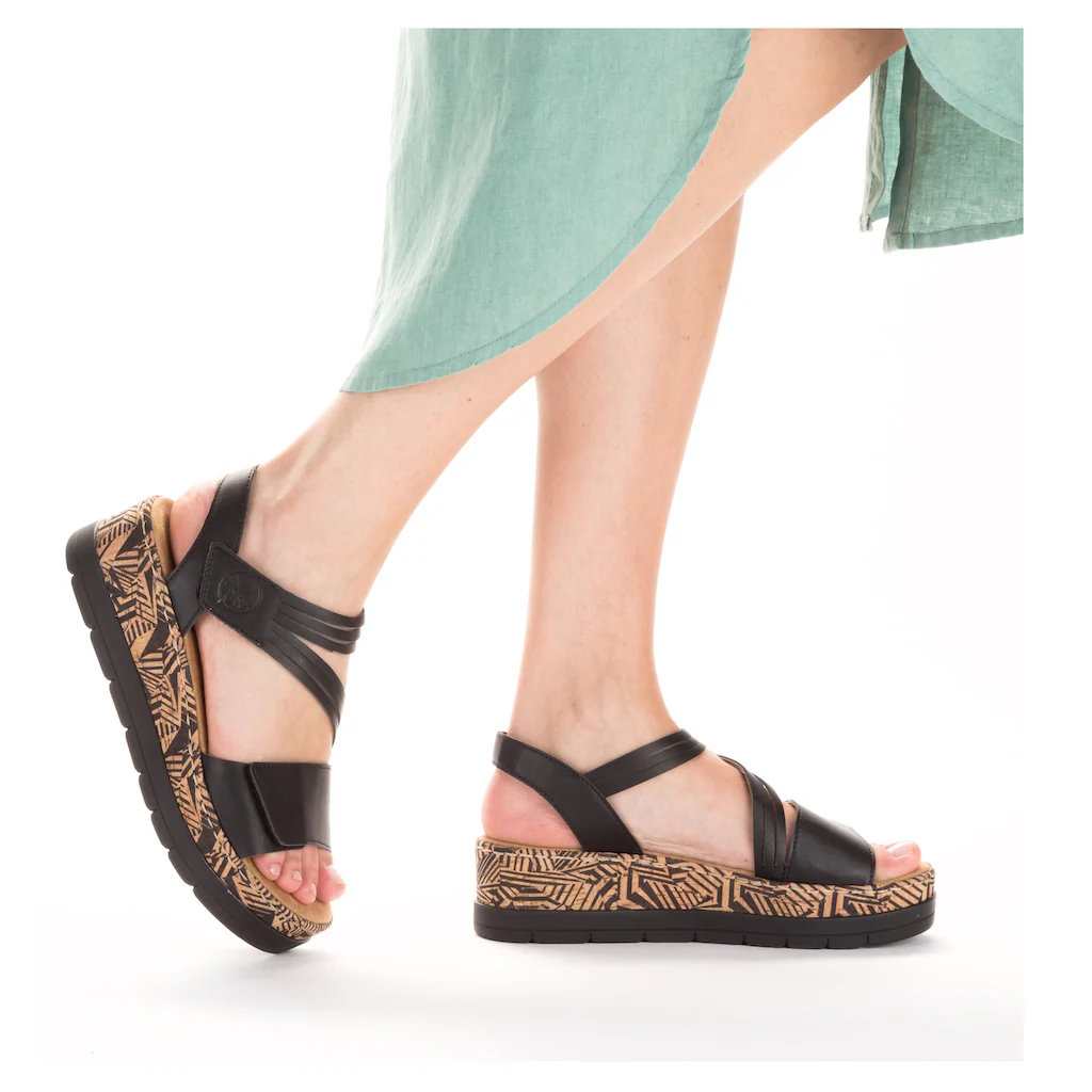 Rieker Keilsandalette Sommerschuh Sandale Keilabsatz Mit Gemusterter Plateausohle ▷ Für