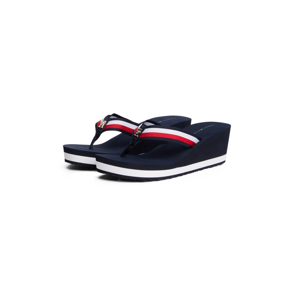 Tommy Hilfiger Dianette »TH CORPORATE WEDGE BEACH SANDAL« Keilabsatz Sommerschuh Zehentrenner mit gestreiften Bandagen