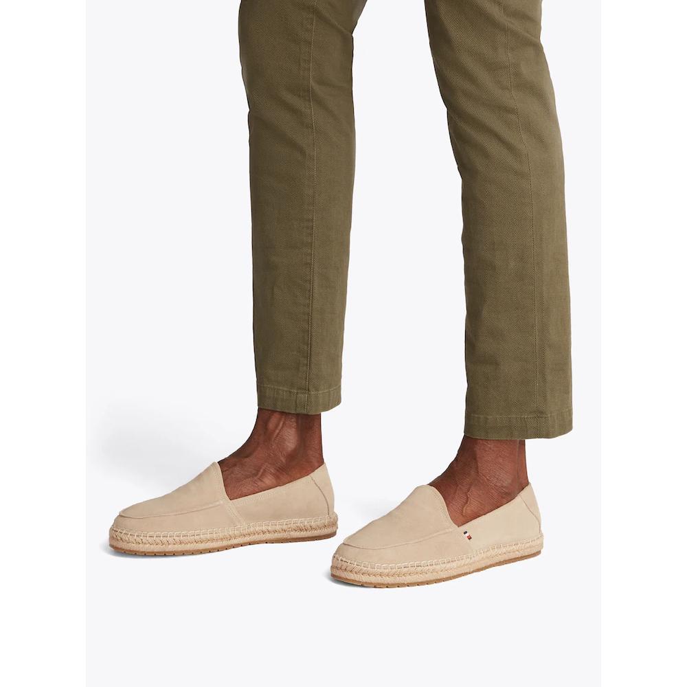 Tommy Hilfiger Espadrille »HILFIGER FLEX ESPA SUEDE LOAFER« Sommerschuh Schlupfschuh Slipper Mit Bastbezug Am Plateau