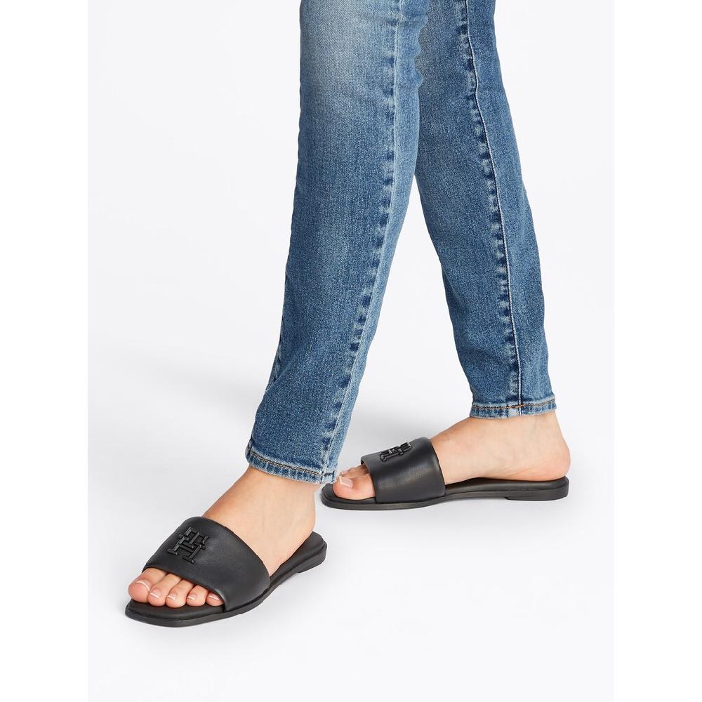 Tommy Hilfiger Pantolette »TH LOGO HARDWARE LEATHER MULE« Sommerschuh Flats Bequemschuh Mit TH-Logo