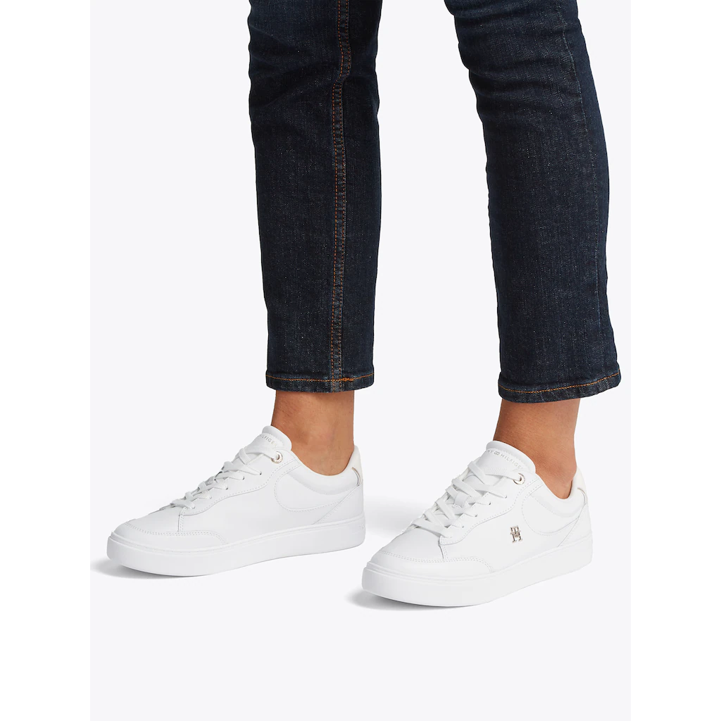 Tommy Hilfiger Plateausneaker »ESSENTIAL CHIC COURT SNEAKER« Freizeitschuh Schnürschuh Halbschuh Mit TH-Schmuckelement Online Kaufen