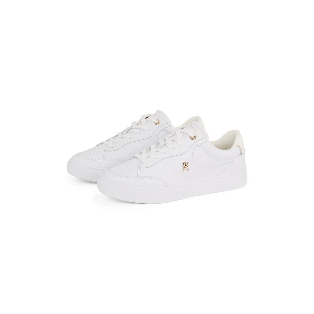Tommy Hilfiger Plateausneaker »ESSENTIAL CHIC COURT SNEAKER« Freizeitschuh Schnürschuh Halbschuh mit TH-Schmuckelement online kaufen