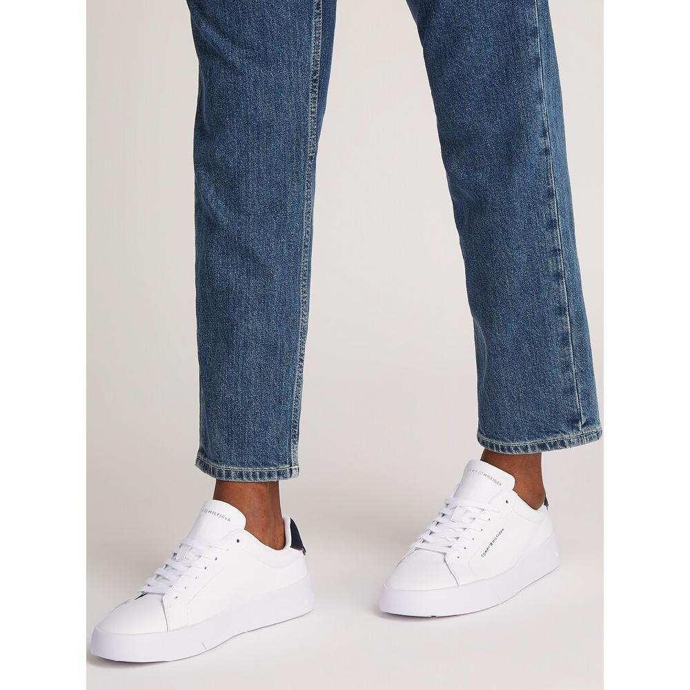 Tommy Hilfiger Plateausneaker »TH COURT LTH DETAIL ESS« Freizeitschuh Halbschuh Schnürschuh Mit Seitlichem Logoschriftzug ▷ Für