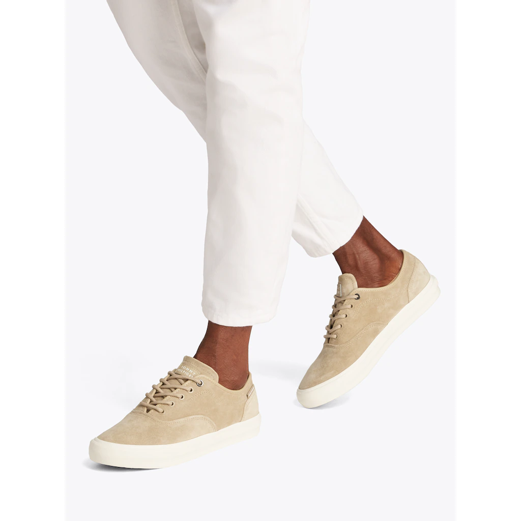Tommy Hilfiger Plateausneaker »TH HI VULC LOW OXFORD SUEDE« Freizeitschuh Halbschuh Schnürschuh Mit Label An Der Ferse