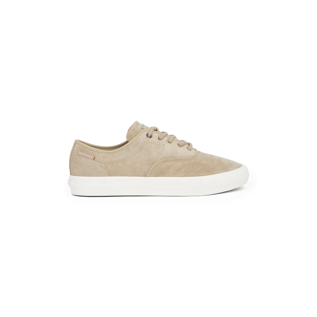 Tommy Hilfiger Plateausneaker »TH HI VULC LOW OXFORD SUEDE« Freizeitschuh Halbschuh Schnürschuh Mit Label An Der Ferse