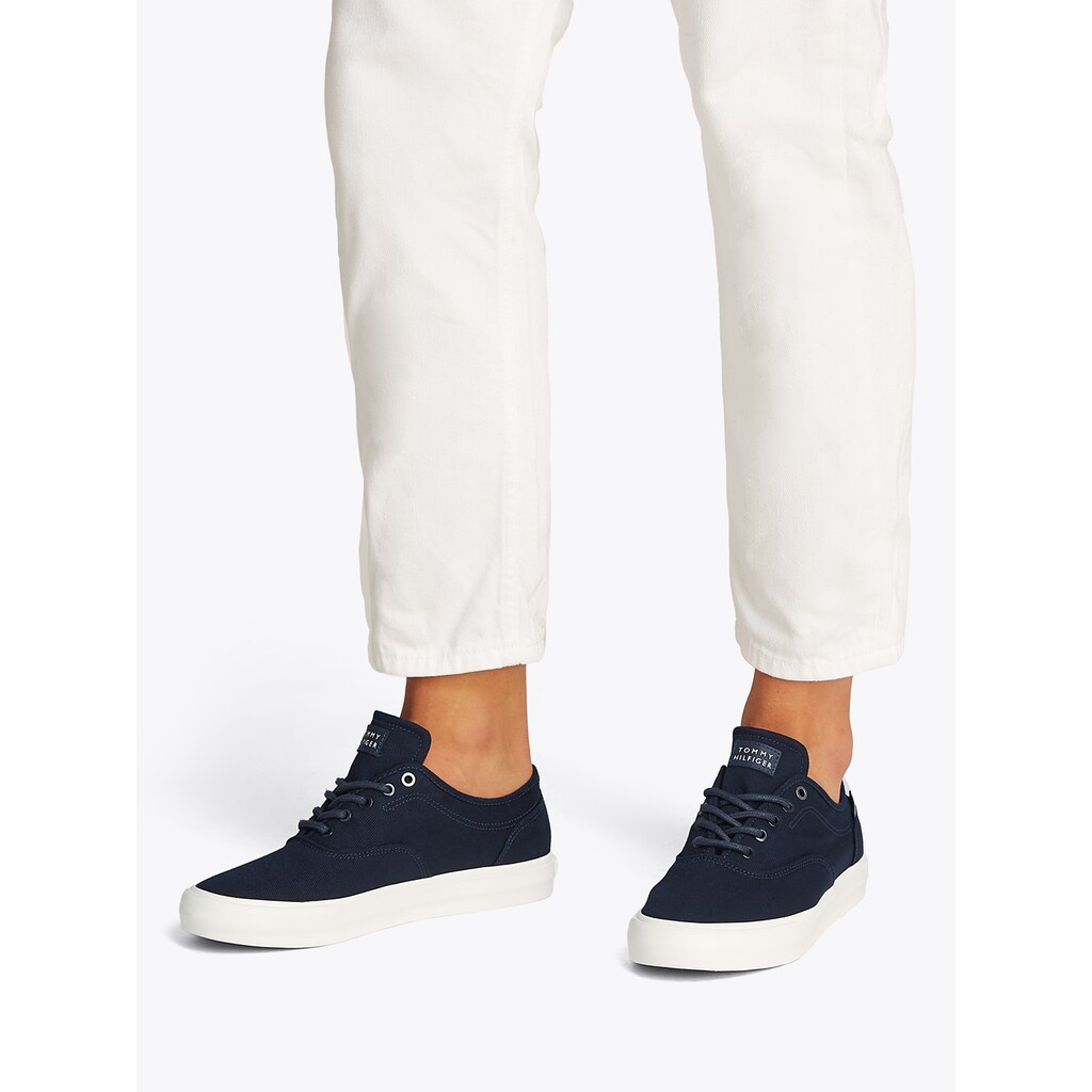 Tommy Hilfiger Plateausneaker »TH HI VULC LOW OXFORD TWILL« Freizeitschuh Halbschuh Schnürschuh Mit Label An Der Ferse