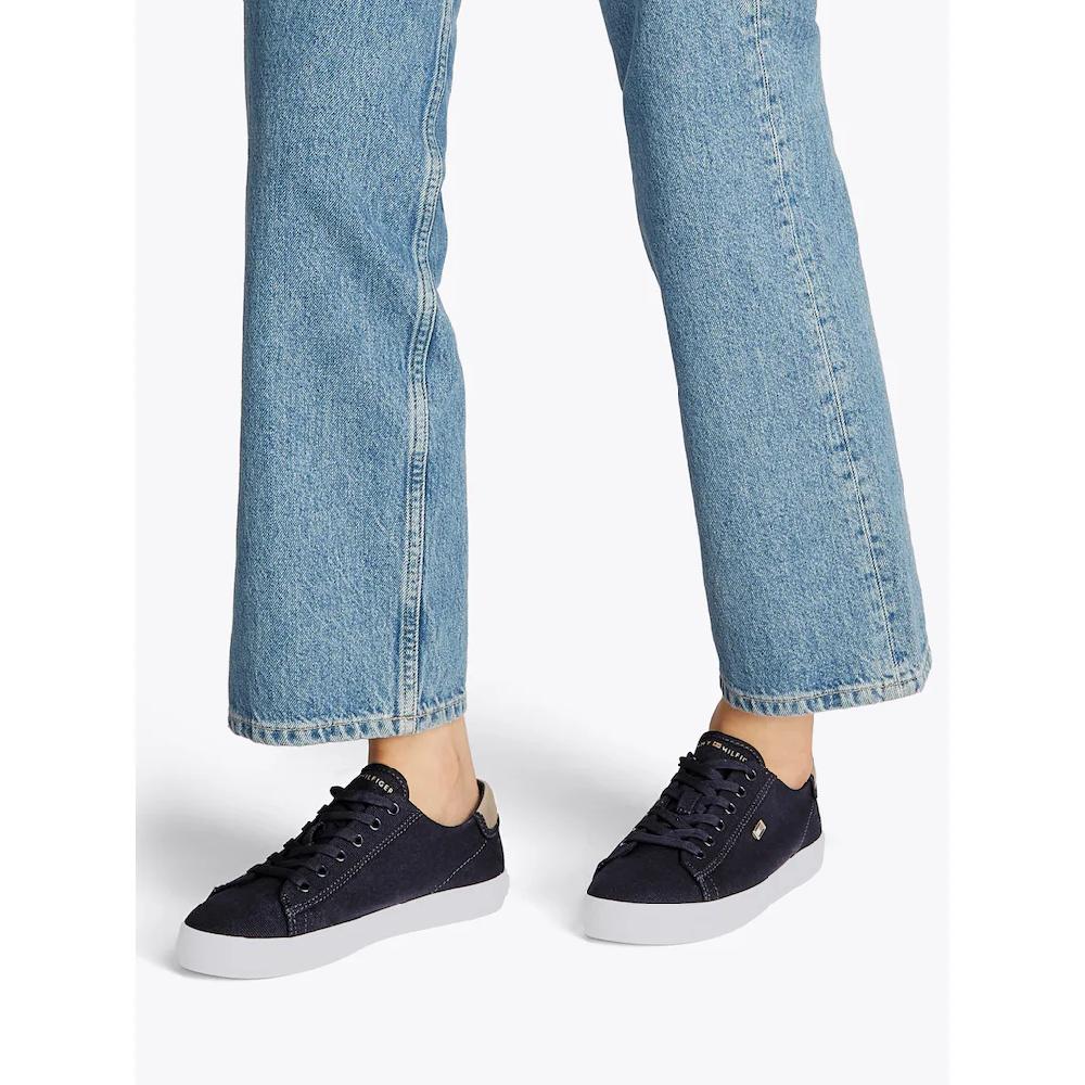 Tommy Hilfiger Plateausneaker »VULC CANVAS LACE UP SNEAKER« Freizeitschuh Halbschuh Schnürschuh In Schmaler Form