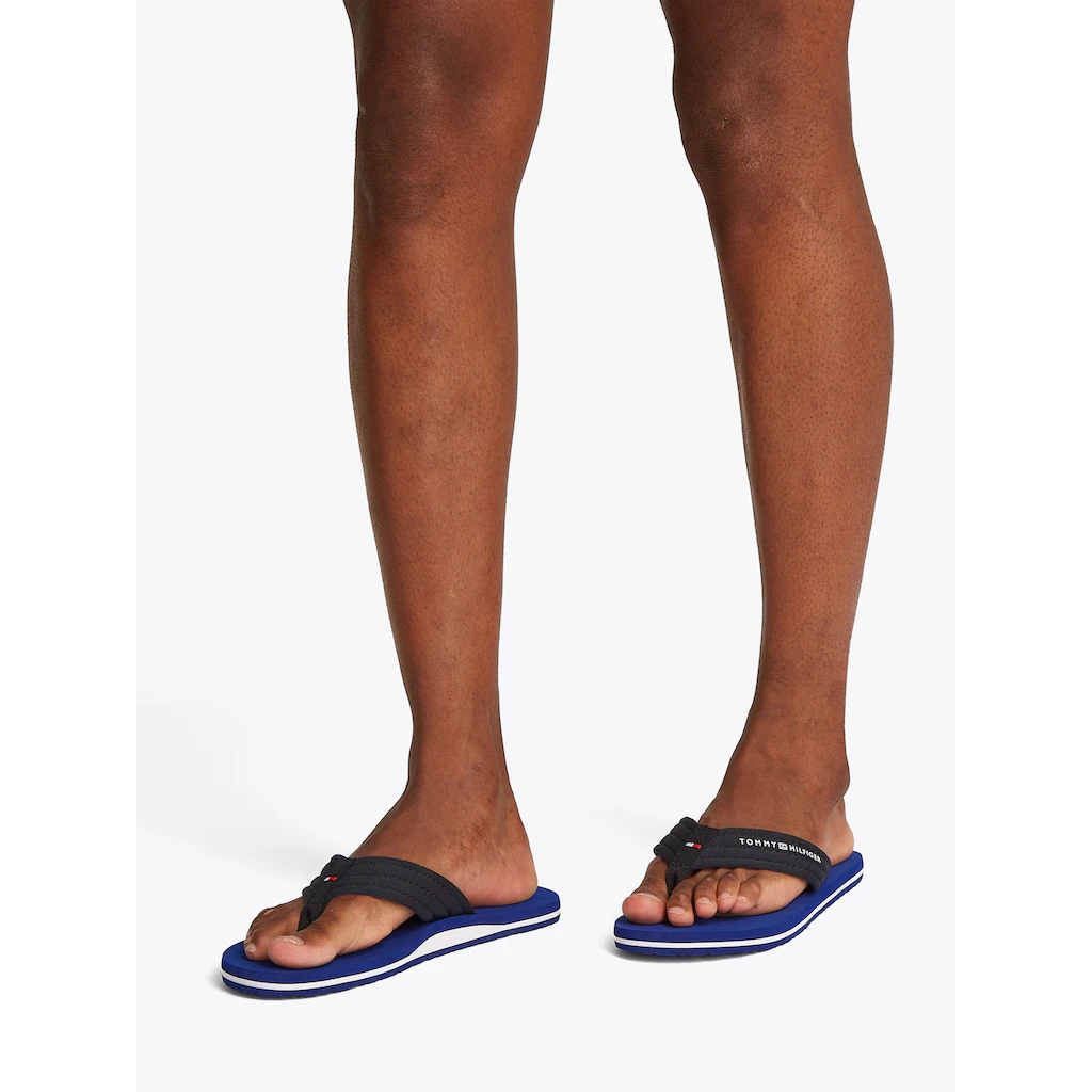 Tommy Hilfiger Zehentrenner »CORPORATE HILFIGER BEACH SANDAL« Dianette Sommerschuh Flats Bequemschuh Mit Streifen