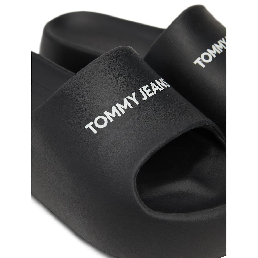 Tommy Jeans Pantolette »TJW CHUNKY FLATFORM SLIDE« Sommerschuh Schlappen Poolslide Mit Logoschriftzug Auf Der Bandage