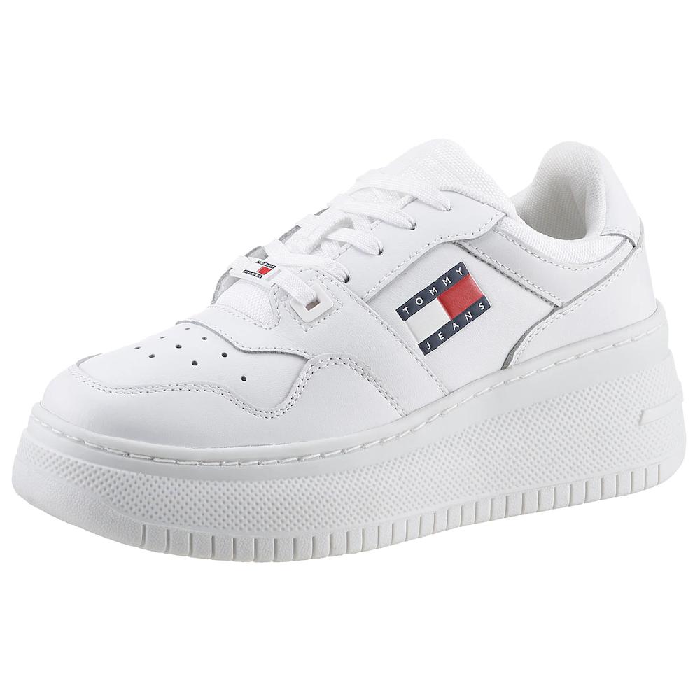 Tommy Jeans Plateausneaker »TJW RETRO BASKET FLATFORM ESS« mit Logoschriftzug in der Sohle Freizeitschuh Halbschuh Schnürschuh online bestellen