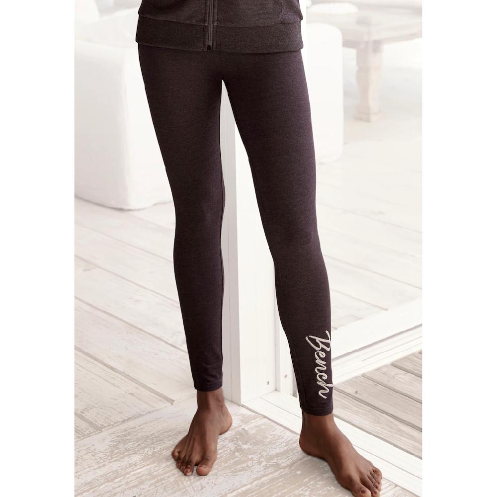 Bench. Loungewear Leggings mit glänzender Logostickerei Loungewear