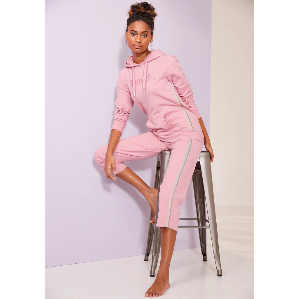 Bench. Loungewear Relax-Caprihose Mit Glitzerstreifen Loungeanzug