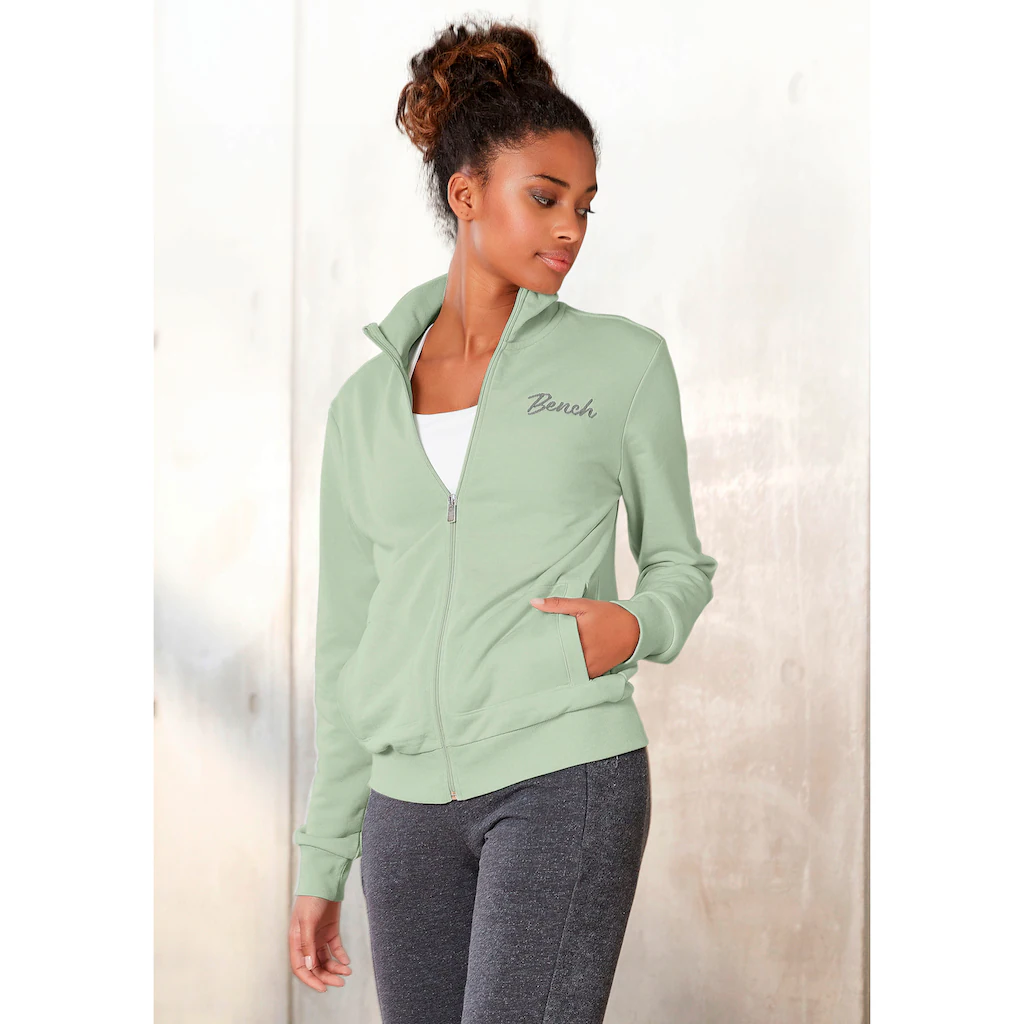 Bench. Sweatjacke mit zwei Logo Stickereien Loungeanzug