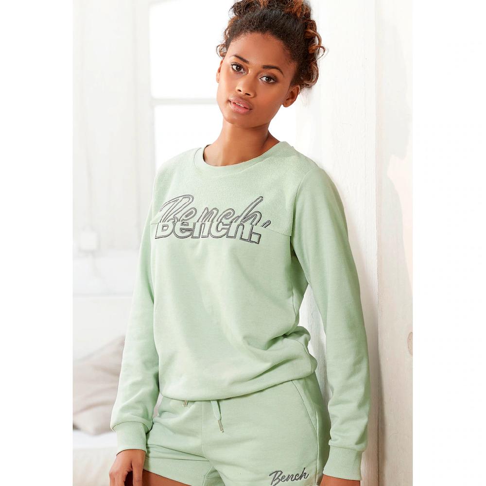 Bench. Sweatshirt mit Logostickerei Loungeanzug