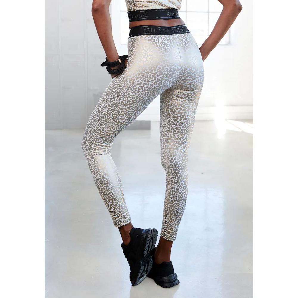 LASCANA ACTIVE Funktionsleggings Sportleggings mit glänzendem Leomuster und 3D-Schriftzug auf dem Bund