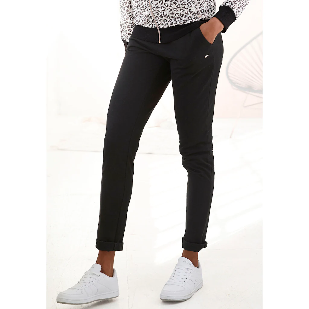 LASCANA Loungepants mit modischem Umschlagsaum Loungeanzug