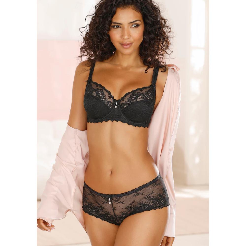 LASCANA Panty Aus Dezent Transparenter Jacquardspitze Mit Edlem Perlenaccessoire