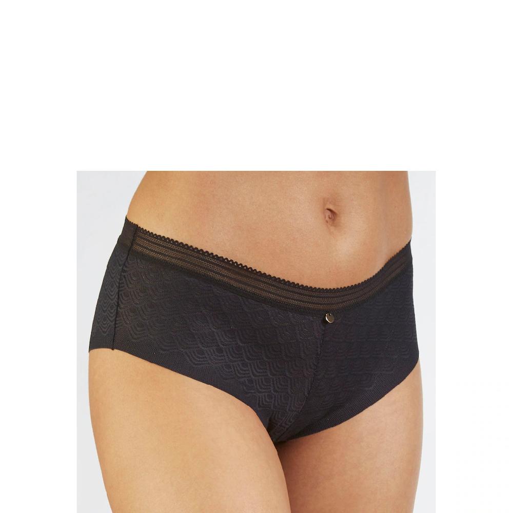 LASCANA Panty aus Spitze in moderner Optik mit extraflachen Kanten