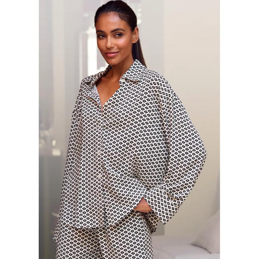 LASCANA Pyjamaoberteil Mit edlem Allover-Druck
