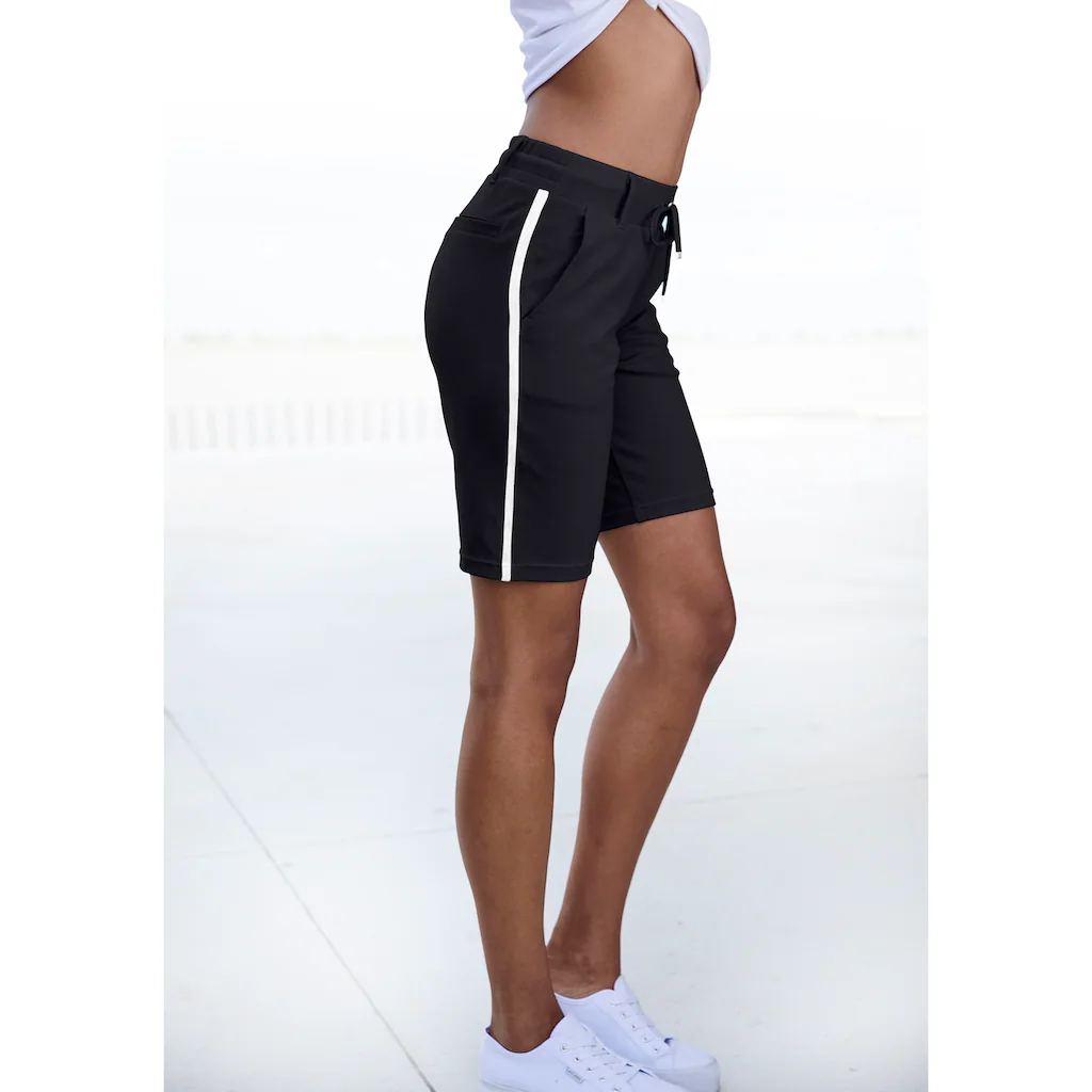 LASCANA Shorts mit seitlichen Streifen Loungewear