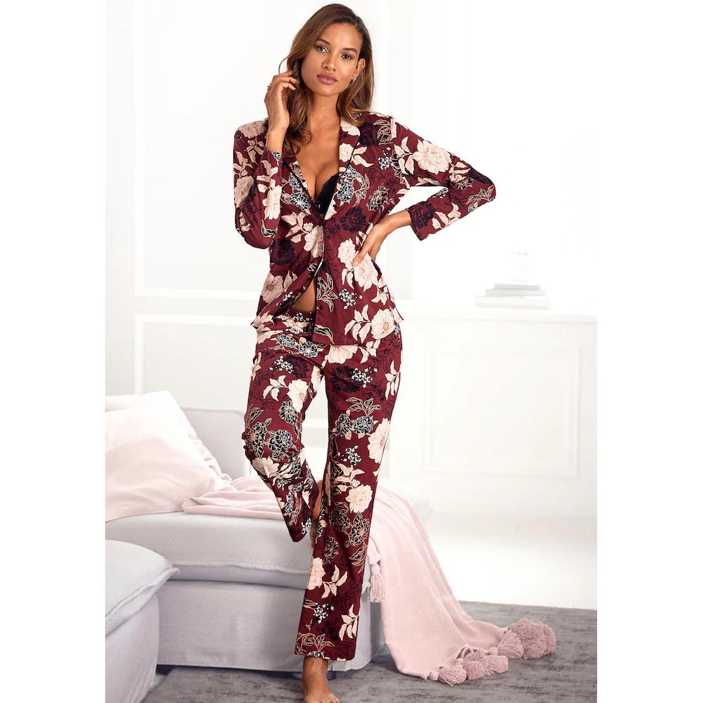 s.Oliver Pyjama (2 tlg.) in klassischer Form mit Blumenmuster bestellen