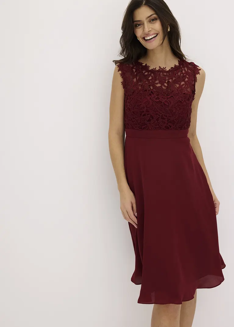 Bonprix Elegantes Abendkleid Mit Zarter Spitze Und Rücken-Cut-Out - Rot