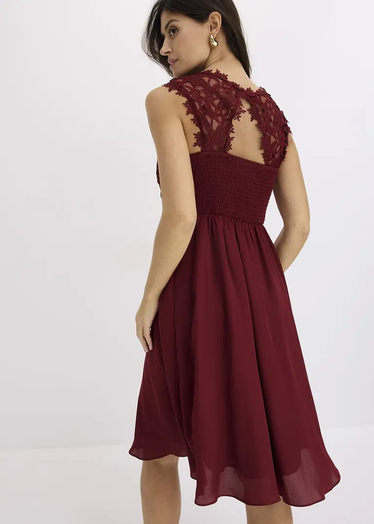 Bonprix Elegantes Abendkleid Mit Zarter Spitze Und Rücken-Cut-Out - Rot