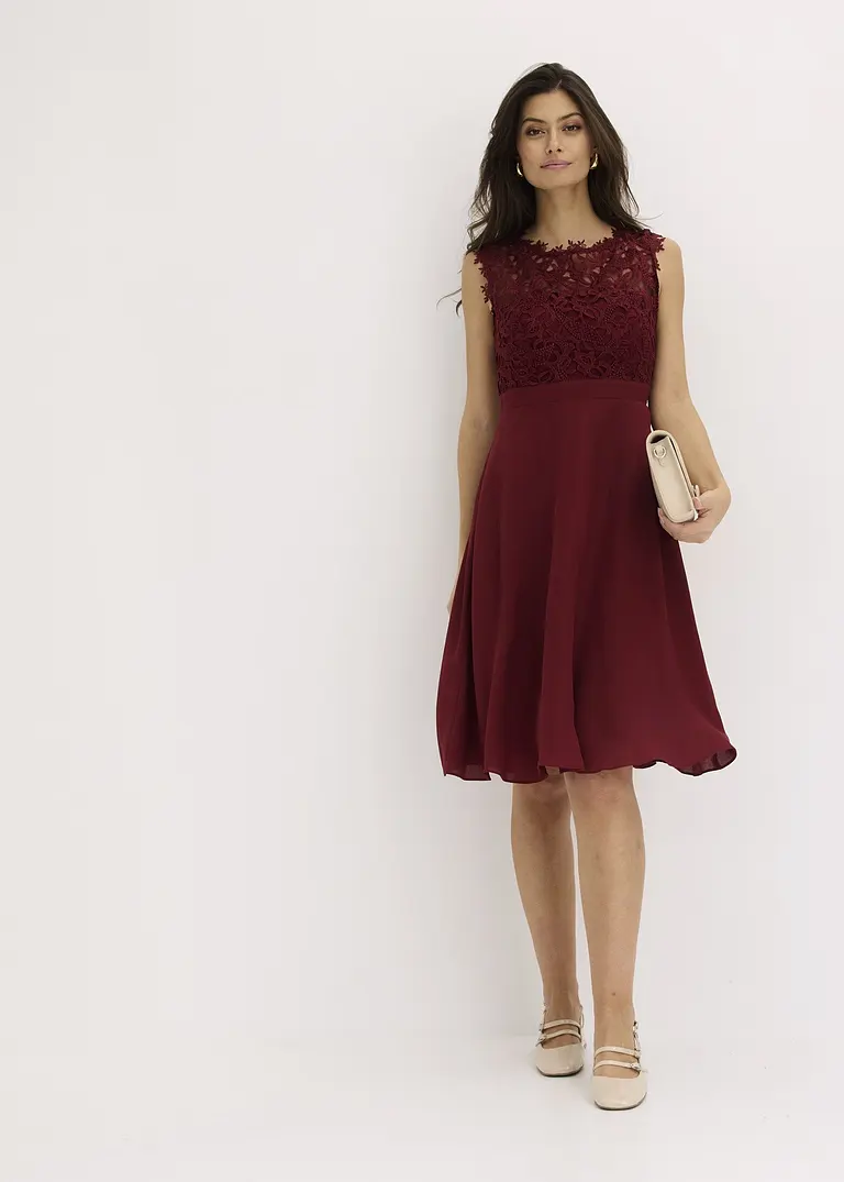 Bonprix Elegantes Abendkleid Mit Zarter Spitze Und Rücken-Cut-Out - Rot