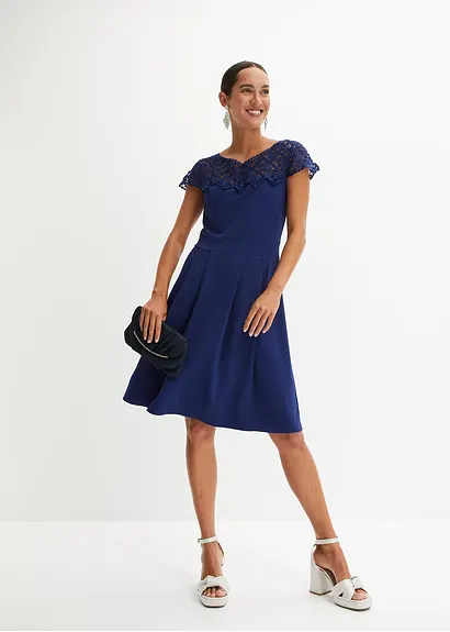 Bonprix Elegantes Und Ausgestelltes Etui-Kleid Mit Bezauberndem Häkel-Einsatz Im Oberteil