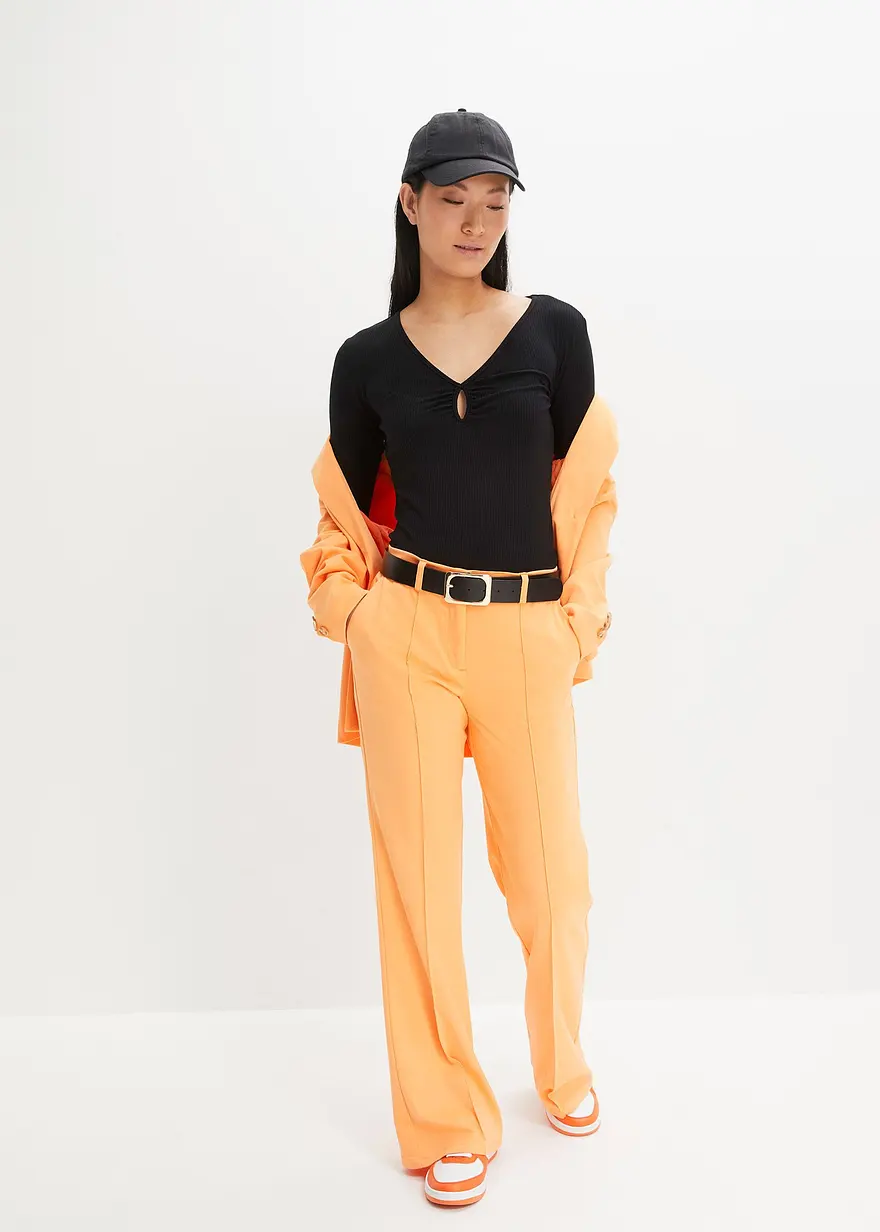 Bonprix Eng Anliegendes Shirt Mit Ausschnitt-Detail Halbarm - Schwarz