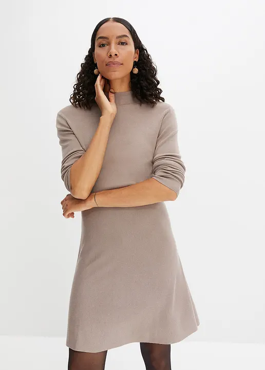 Bonprix Feminin Geschnittenes Rollkragenstrickkleid - Braun