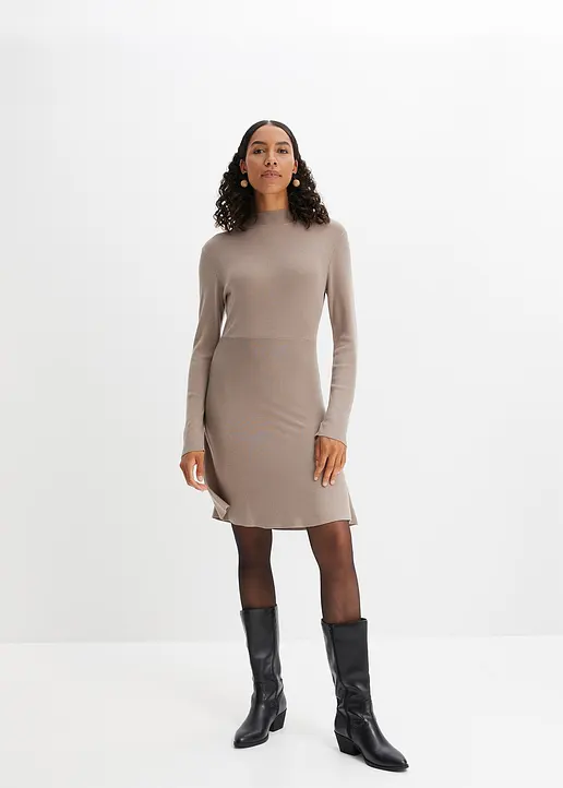 Bonprix Feminin Geschnittenes Rollkragenstrickkleid - Braun