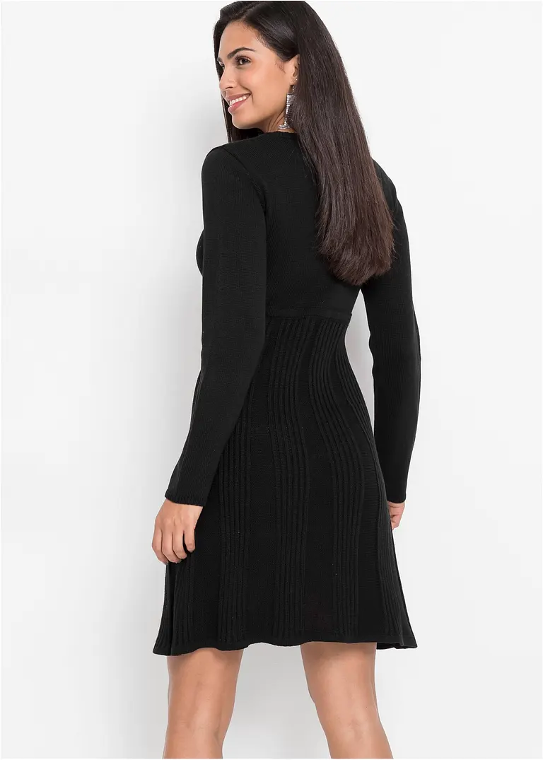 Bonprix Figurbetont Geschnittenes Strickkleid Mit Attraktivem Rippen-Mix