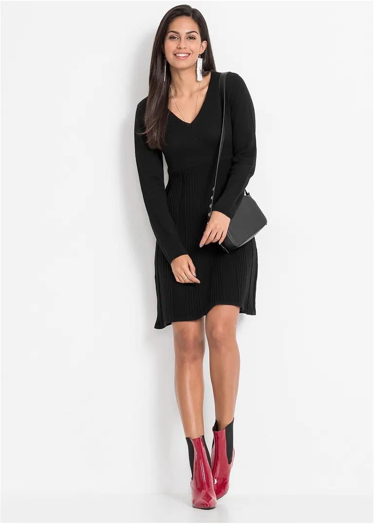 Bonprix Figurbetont Geschnittenes Strickkleid Mit Attraktivem Rippen-Mix