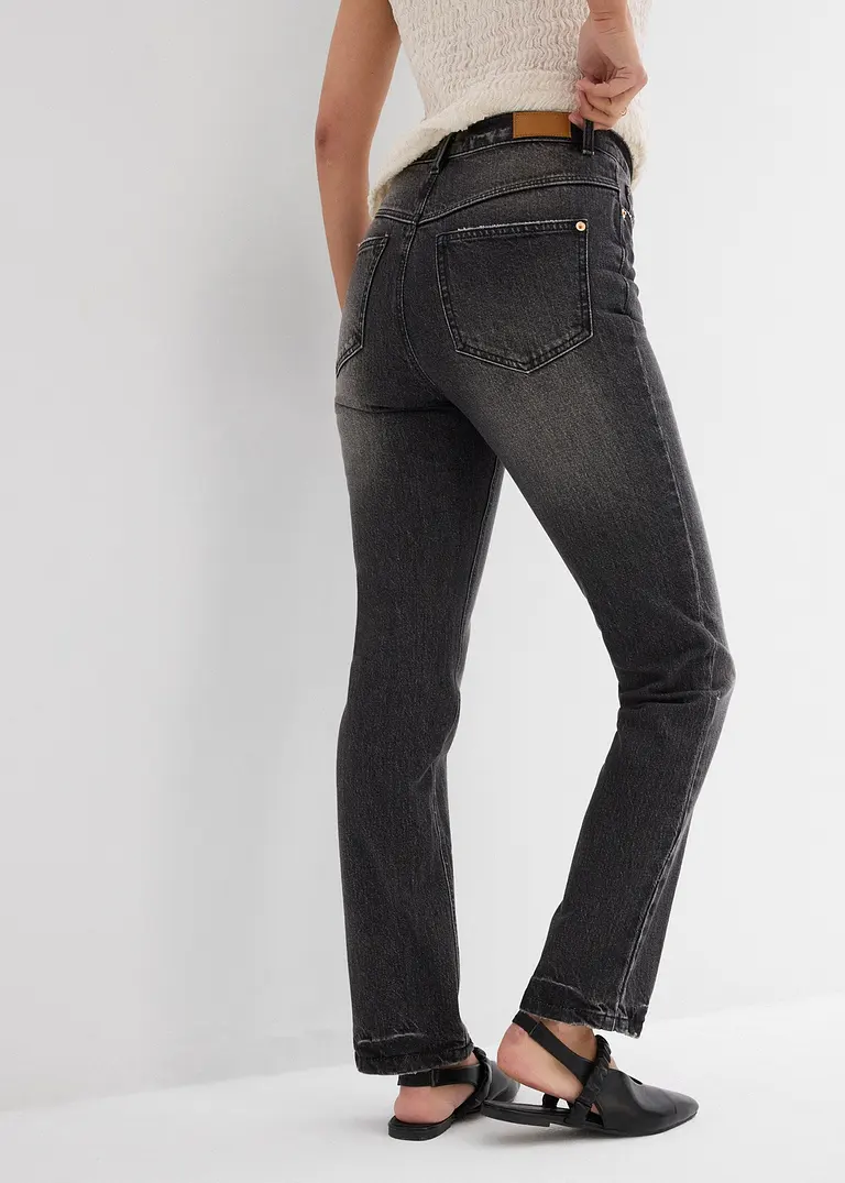 Bonprix Gerade Jeans Mit Hohem Bund Aus Einem Festen Baumwolldenim Der Sich Zunächst Etwas Steif Anfühlt Und Durch Häufiges Tragen Weicher Und Lockerer Wird