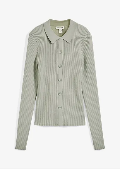 bonprix Gerippte Feinstrickjacke in schmaler Passform mit einem spitzen Kragen farblich passenden Knöpfen und breiten geschlitzten Manschetten