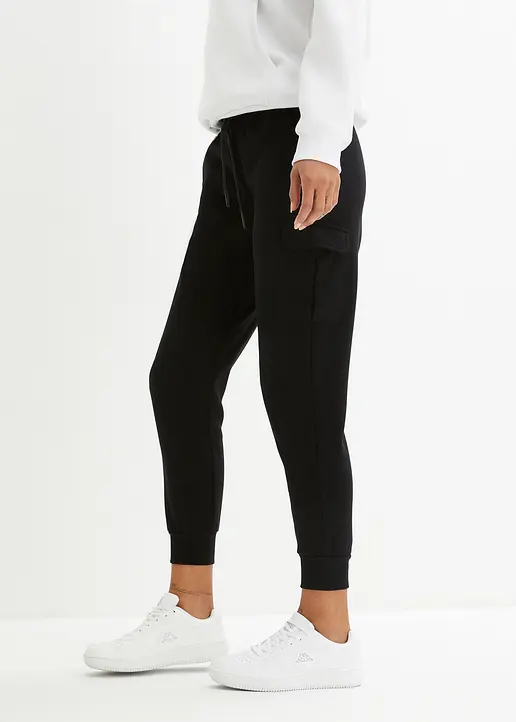 Bonprix Knöchelfreie Jogginghose Aus Einem Innen Weich Aufgerautem Stretch-Material Mit Cargotaschen