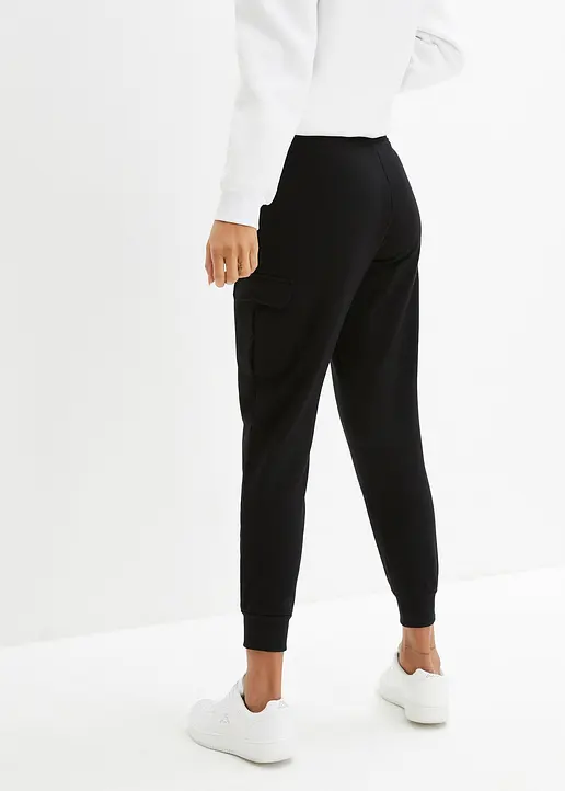 Bonprix Knöchelfreie Jogginghose Aus Einem Innen Weich Aufgerautem Stretch-Material Mit Cargotaschen