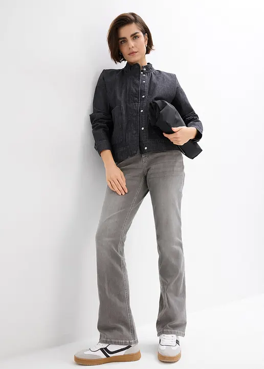 Bonprix Kurze Jeansjacke Mit Cargodetails Fällt Locker Auf Jeden Figurtypen