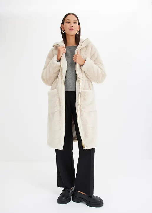 Bonprix Kuscheliger Wintermantel Aus Teddyfell Mit Großen Taschen Und Kaputze