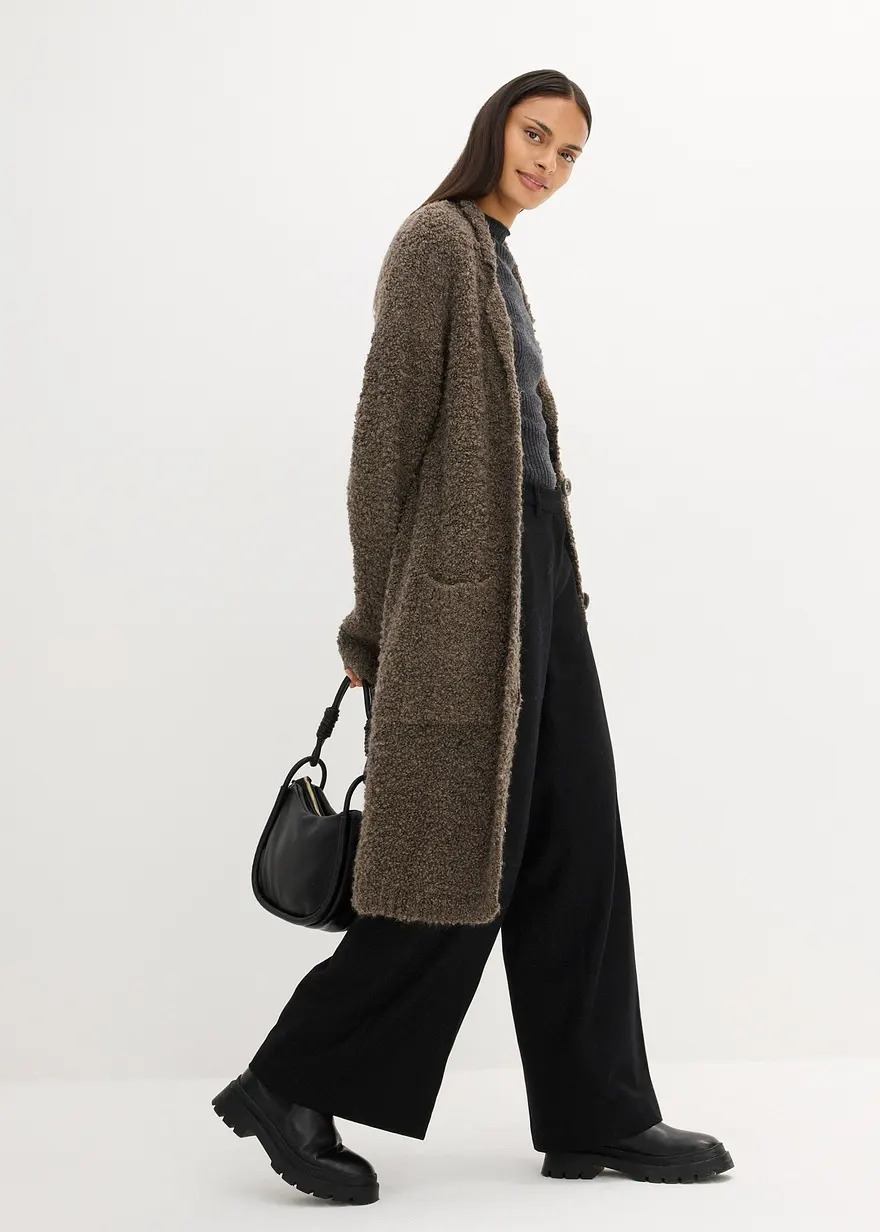 Bonprix Lange Strickjacke Mit Reverskragen Aus Flauschigen Wollmix Mit Aufgesetzten Taschen