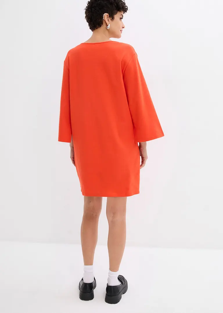 Bonprix Legeres Minikleid Mit Einem U-Boot-Ausschnitt Sowie Weiten Ausgestellten Ärmel Und Geschlitzten Manschetten