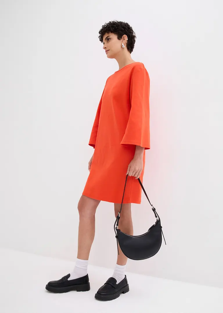 Bonprix Legeres Minikleid Mit Einem U-Boot-Ausschnitt Sowie Weiten Ausgestellten Ärmel Und Geschlitzten Manschetten