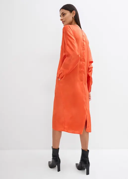 Bonprix Midikleid Mit Lockerer Passform Aus Leicht Glänzendem Satin Sowie Fledermausärmel Und Einem Schlitz Hinten Für Mehr Bewegungsfreiheit