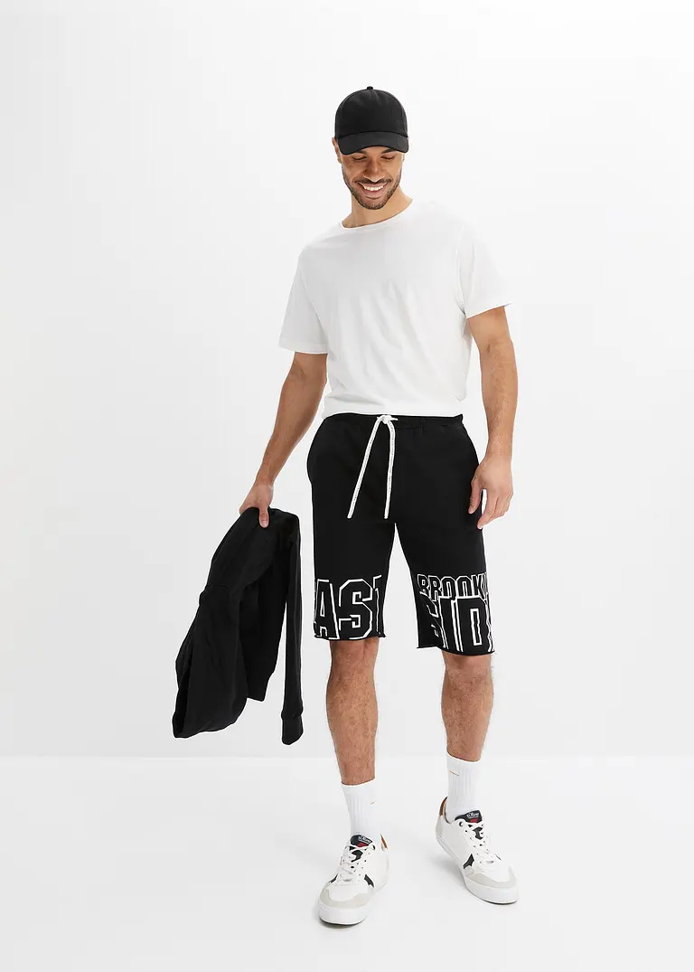 Bonprix Moderne Sweat-Bermuda Mit Druck Und Offenen Kanten Am Saum