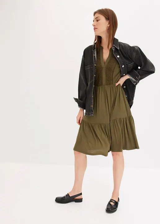 Bonprix Modernes Kleid Mit Hochwertiger Spitze Und Tiefem Ausschnitt