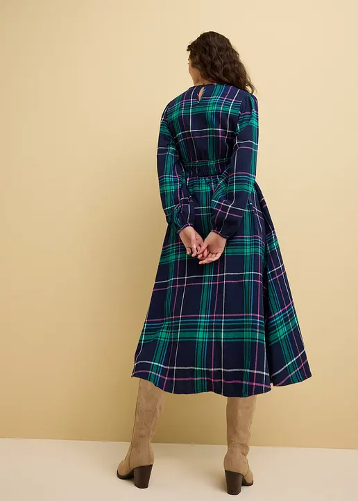 Bonprix Modisch Gesmocktes Flanellkleid Mit Seitlichen Taschen - Blau